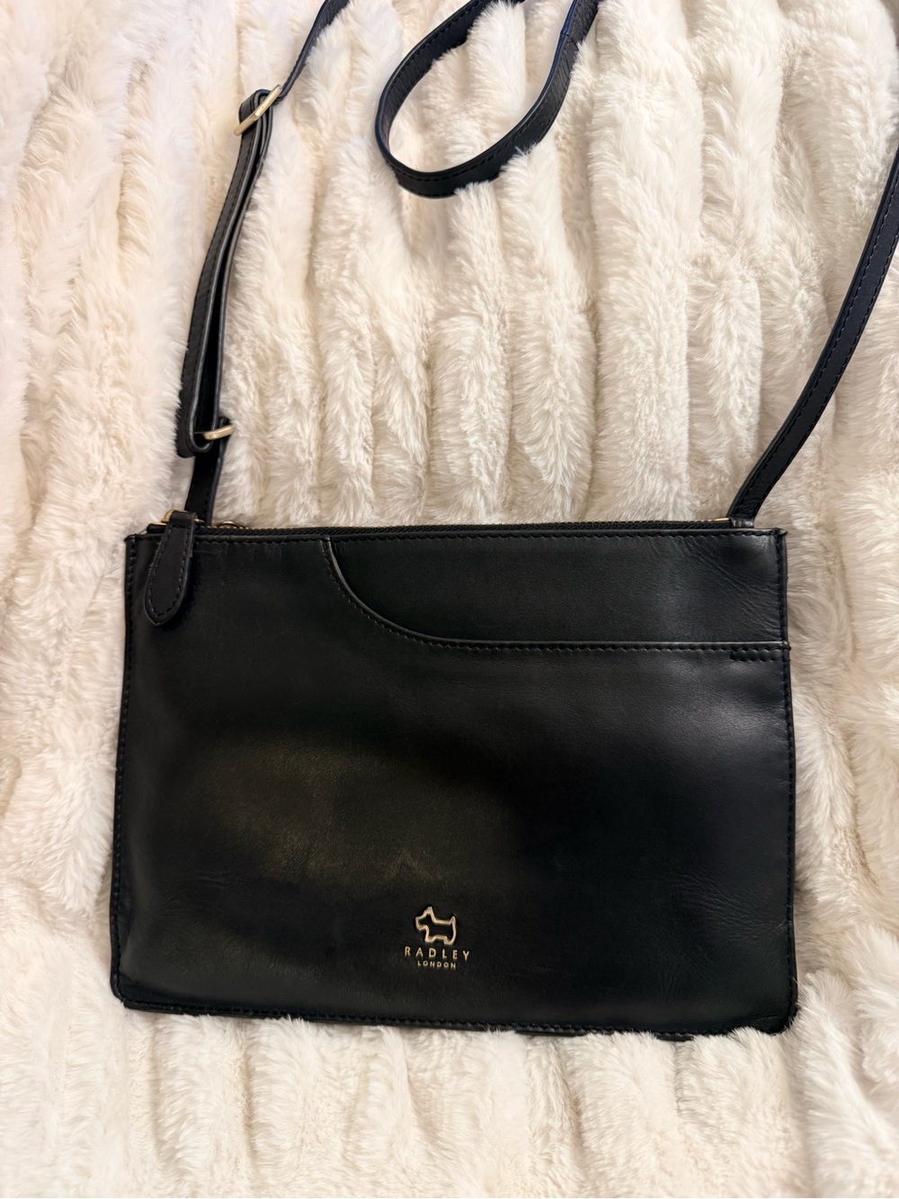 RADLEY LONDON Black Leather Crossbody with Gold Logo
